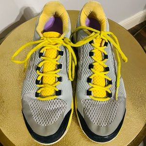 Adidas Women's Barricade Tennis Shoe Style B23050